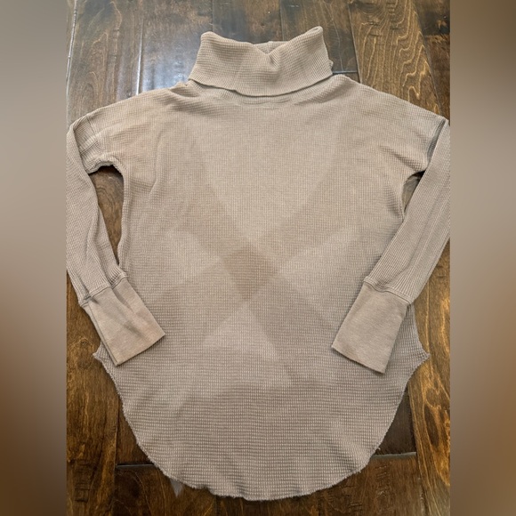 Aritzia The Group by Babaton Thermal Cowl Neck Long Sleeve Taupe size XXS - Picture 2 of 14